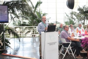 Geary speaks at Roundtable